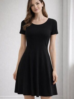Classic Scoop Neck Short Sleeve Black Dress